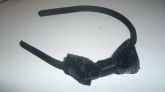Arquinho laço paetê preto